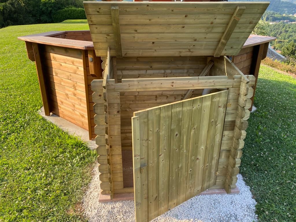 Locale tecnico in legno-6057
